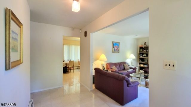 8 De Hart Rd, Parsippany-troy Hills Twp., NJ 07054