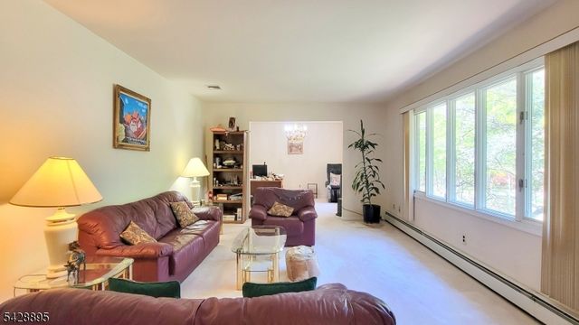 8 De Hart Rd, Parsippany-troy Hills Twp., NJ 07054