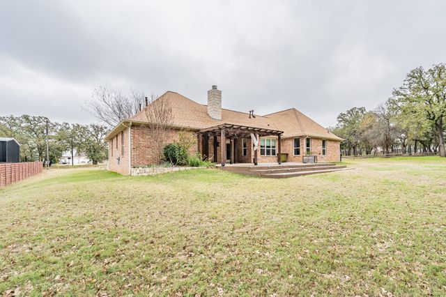 112 Amanda Court, Boyd, TX 75023