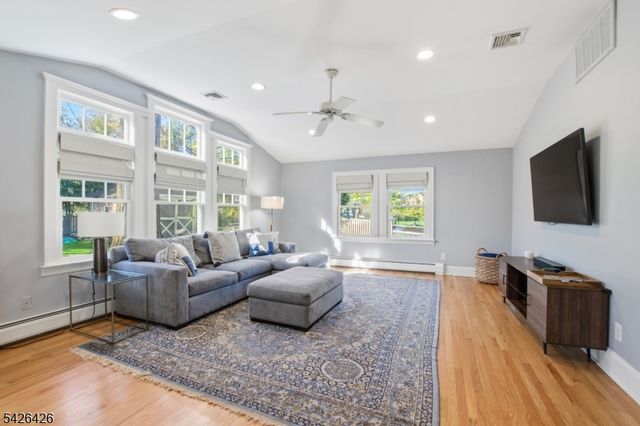 454 S Maple Ave, Glen Rock Boro, NJ 07452