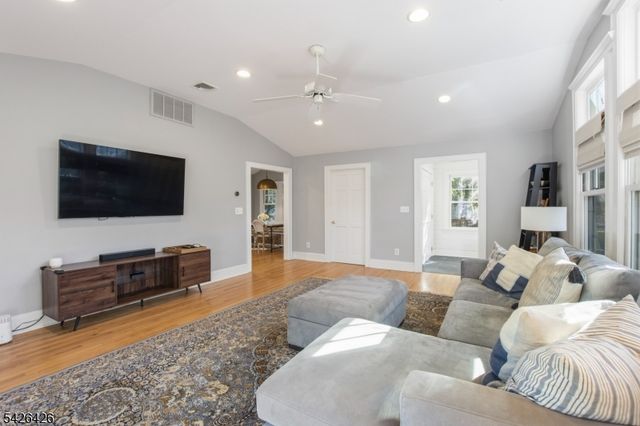 454 S Maple Ave, Glen Rock Boro, NJ 07452