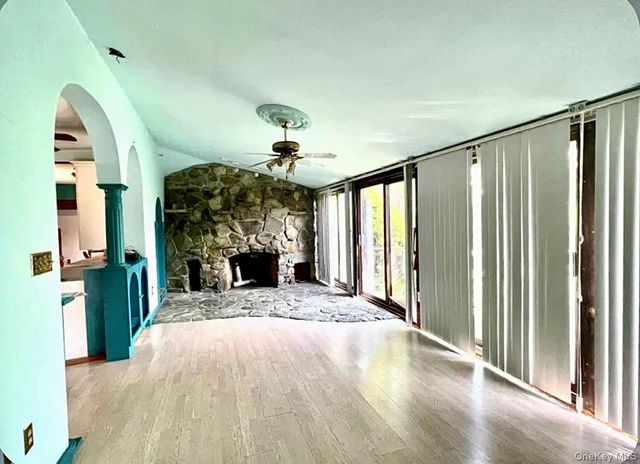 159 E Dorsey Lane, Poughkeepsie, NY 12601