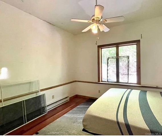 159 E Dorsey Lane, Poughkeepsie, NY 12601