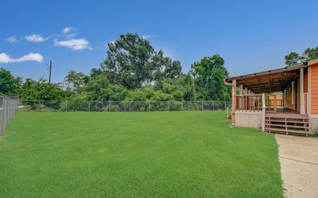 222 Kernohan Street, Crosby, TX 77532