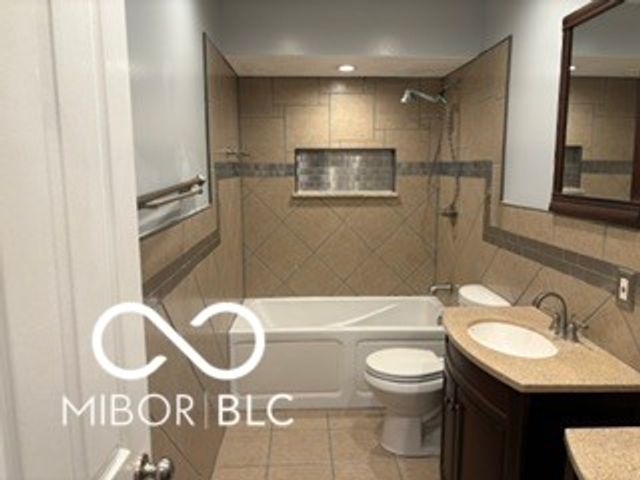636 Creston Point Circle, Indianapolis, IN 46239