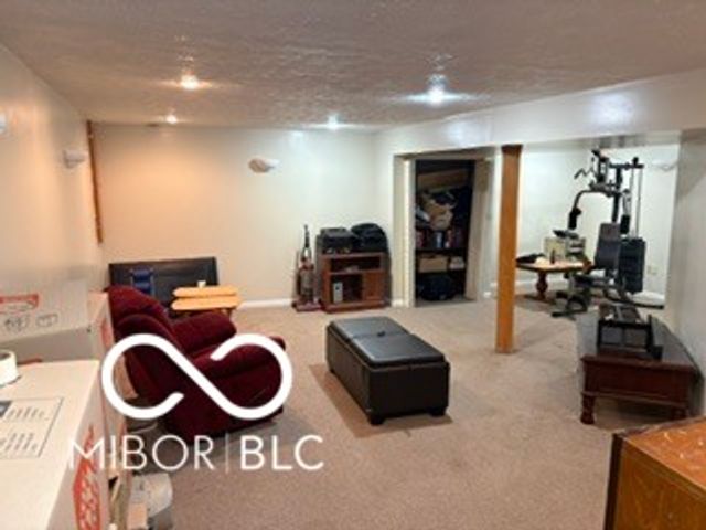 636 Creston Point Circle, Indianapolis, IN 46239