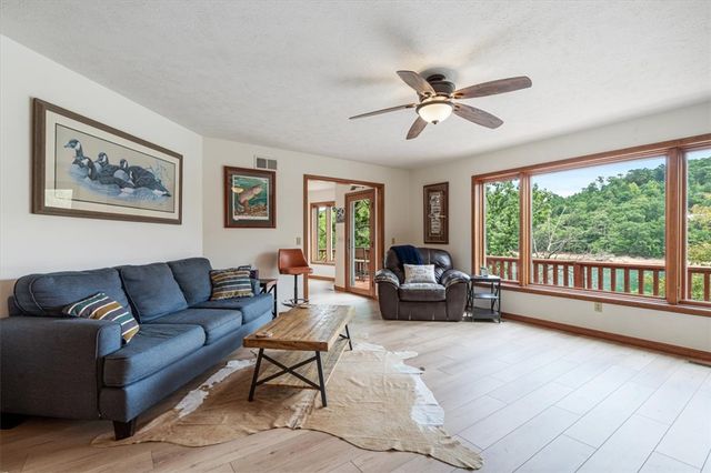 814 County Road 1524, Eureka Springs, AR 72632