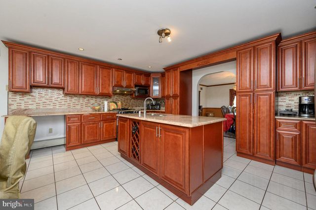 4 DRINKING BROOK RD, Monmouth Junction, NJ 08852