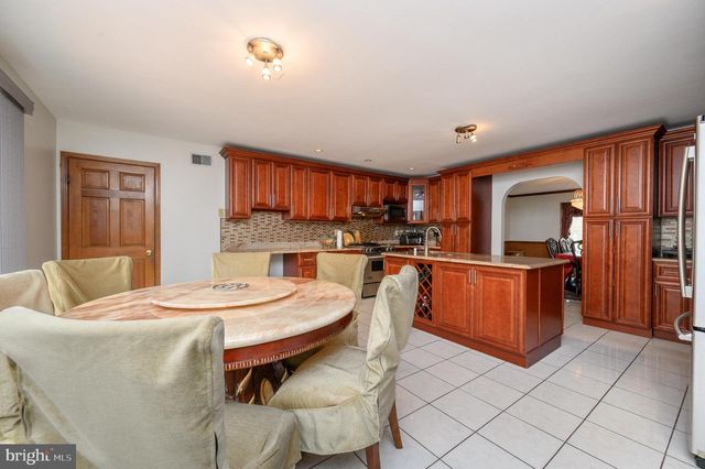 4 DRINKING BROOK RD, Monmouth Junction, NJ 08852