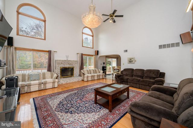 4 DRINKING BROOK RD, Monmouth Junction, NJ 08852