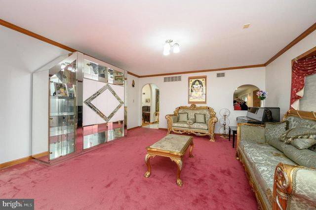 4 DRINKING BROOK RD, Monmouth Junction, NJ 08852