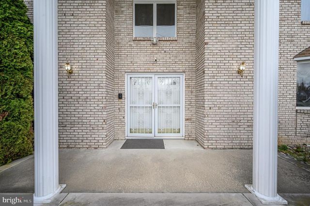 4 DRINKING BROOK RD, Monmouth Junction, NJ 08852