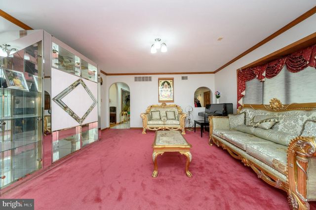 4 DRINKING BROOK RD, Monmouth Junction, NJ 08852