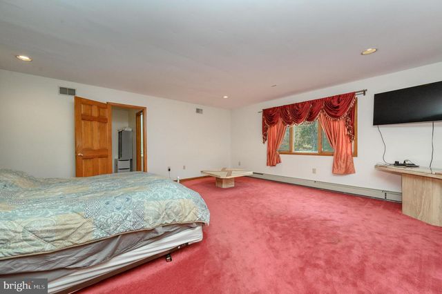 4 DRINKING BROOK RD, Monmouth Junction, NJ 08852