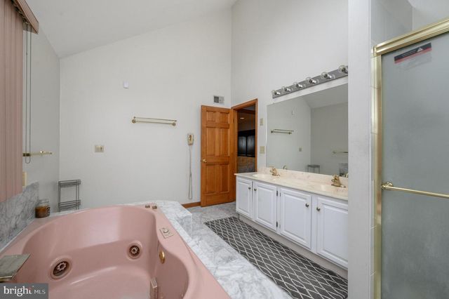 4 DRINKING BROOK RD, Monmouth Junction, NJ 08852