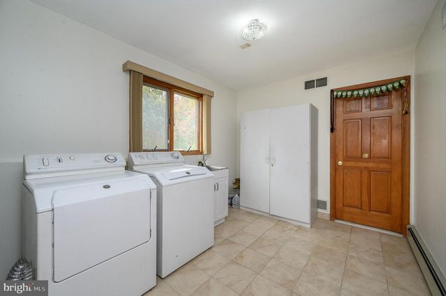 4 DRINKING BROOK RD, Monmouth Junction, NJ 08852