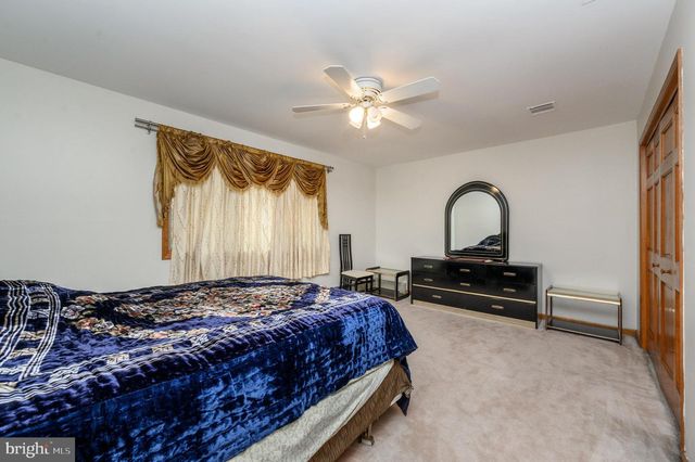 4 DRINKING BROOK RD, Monmouth Junction, NJ 08852