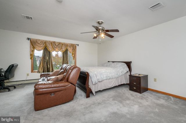 4 DRINKING BROOK RD, Monmouth Junction, NJ 08852