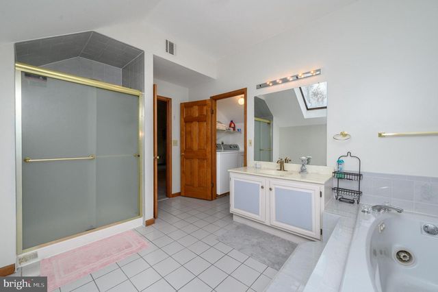 4 DRINKING BROOK RD, Monmouth Junction, NJ 08852