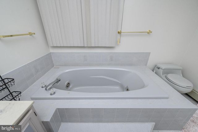 4 DRINKING BROOK RD, Monmouth Junction, NJ 08852