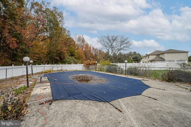 4 DRINKING BROOK RD, Monmouth Junction, NJ 08852