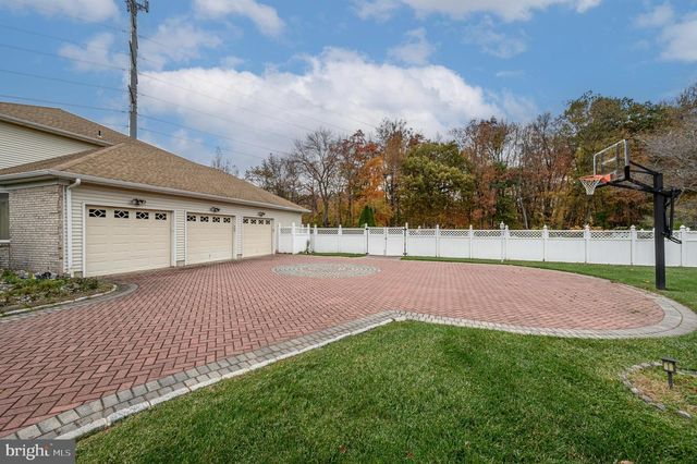 4 DRINKING BROOK RD, Monmouth Junction, NJ 08852