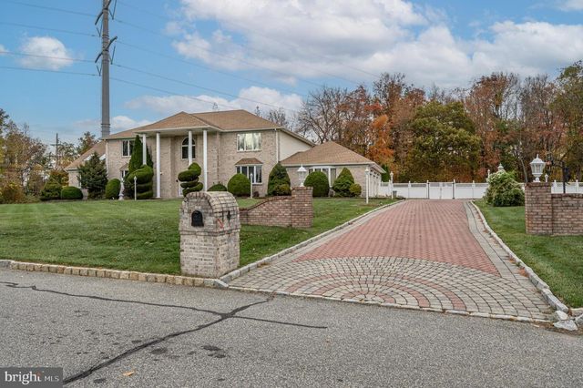 4 DRINKING BROOK RD, Monmouth Junction, NJ 08852