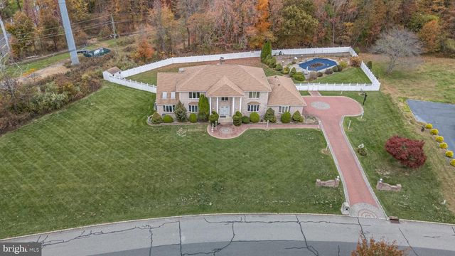 4 DRINKING BROOK RD, Monmouth Junction, NJ 08852