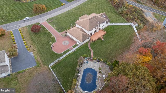 4 DRINKING BROOK RD, Monmouth Junction, NJ 08852