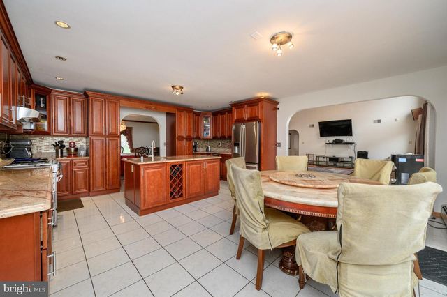 4 DRINKING BROOK RD, Monmouth Junction, NJ 08852