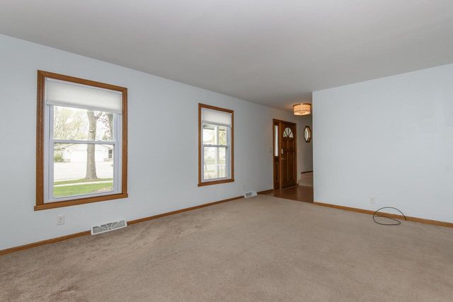 8160 Wildwood DRIVE, Oak Creek, WI 53154