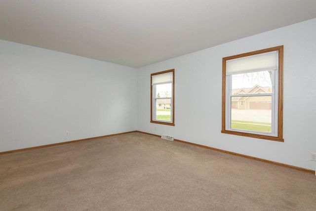 8160 Wildwood DRIVE, Oak Creek, WI 53154