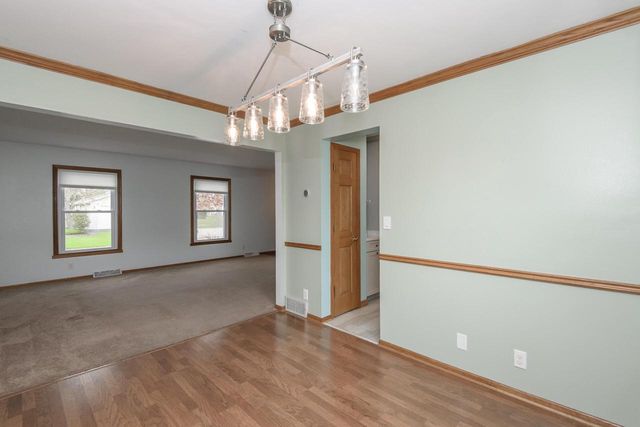 8160 Wildwood DRIVE, Oak Creek, WI 53154