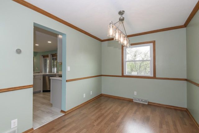 8160 Wildwood DRIVE, Oak Creek, WI 53154