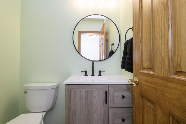 8160 Wildwood DRIVE, Oak Creek, WI 53154