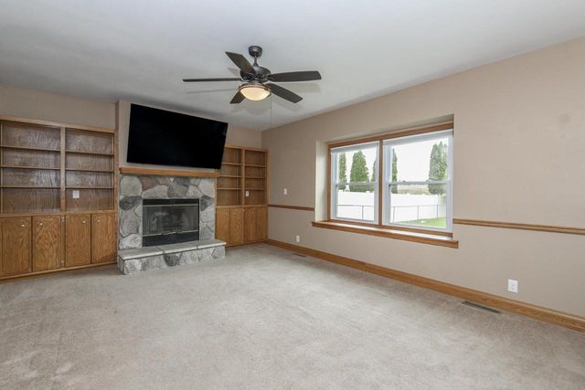 8160 Wildwood DRIVE, Oak Creek, WI 53154