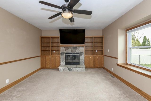 8160 Wildwood DRIVE, Oak Creek, WI 53154