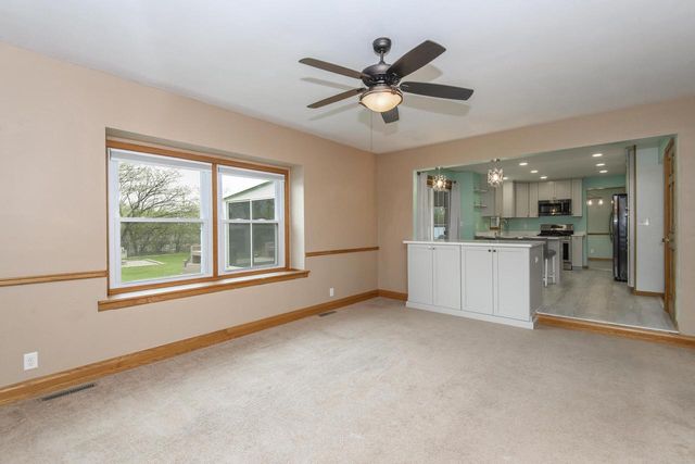 8160 Wildwood DRIVE, Oak Creek, WI 53154