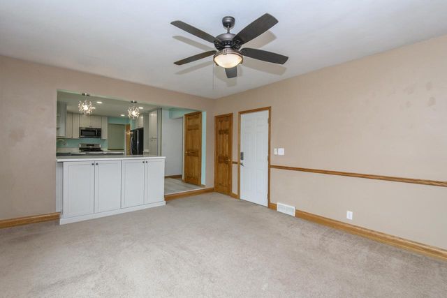 8160 Wildwood DRIVE, Oak Creek, WI 53154