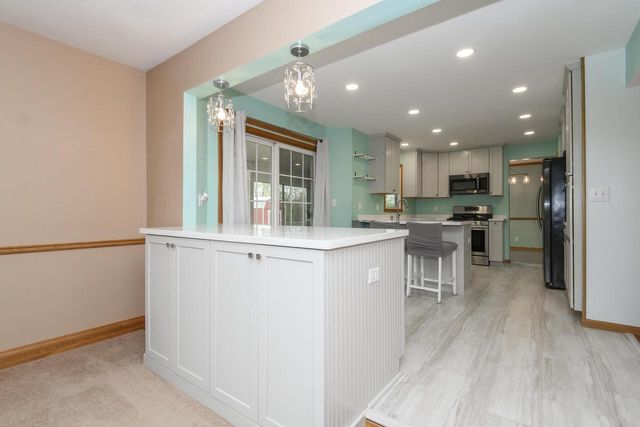 8160 Wildwood DRIVE, Oak Creek, WI 53154