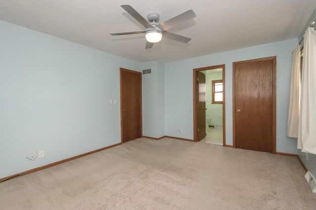 8160 Wildwood DRIVE, Oak Creek, WI 53154
