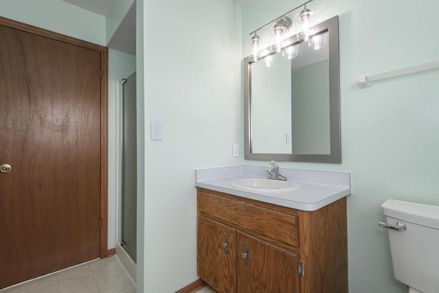 8160 Wildwood DRIVE, Oak Creek, WI 53154