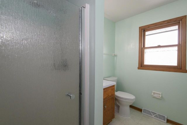 8160 Wildwood DRIVE, Oak Creek, WI 53154