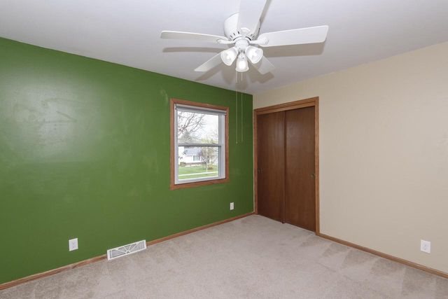 8160 Wildwood DRIVE, Oak Creek, WI 53154