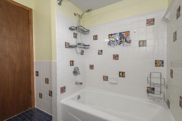 8160 Wildwood DRIVE, Oak Creek, WI 53154