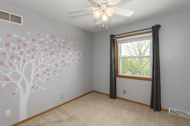 8160 Wildwood DRIVE, Oak Creek, WI 53154