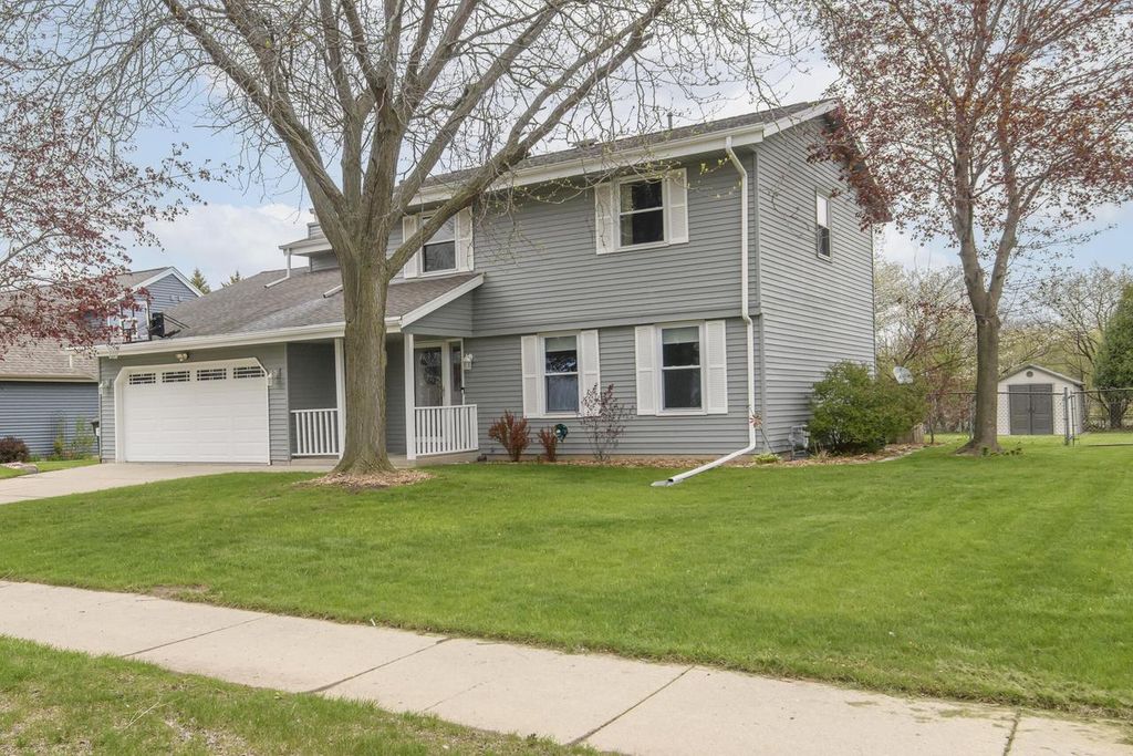 8160 Wildwood DRIVE, Oak Creek, WI 53154