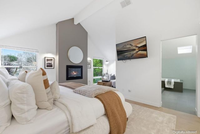 129 Lowell Avenue, Palo Alto, CA 94301