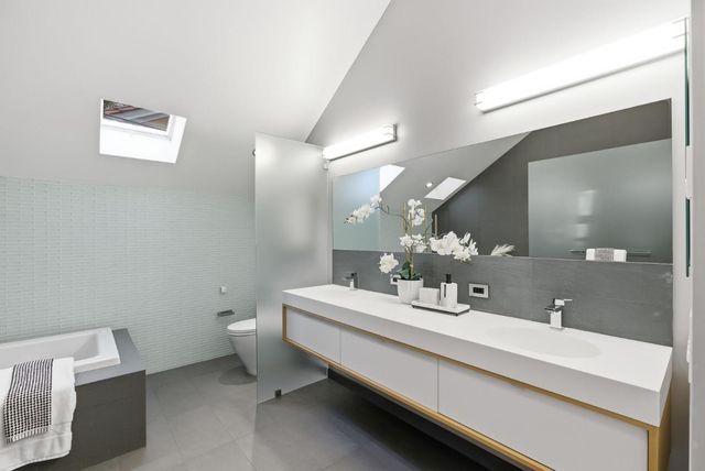 129 Lowell Avenue, Palo Alto, CA 94301