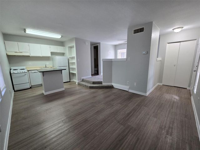 513 South Park DR 201, Austin, TX 78704